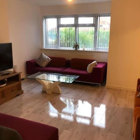 Lovely 3 Bedroom Entire Home With Street Parking - Close To Nec, Bhx Airport - Sleeps 6 Guests Ideal For Contractors & Families Birmingham Kültér fotó