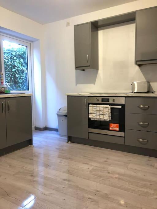 Lovely 3 Bedroom Entire Home With Street Parking - Close To Nec, Bhx Airport - Sleeps 6 Guests Ideal For Contractors & Families Birmingham Kültér fotó
