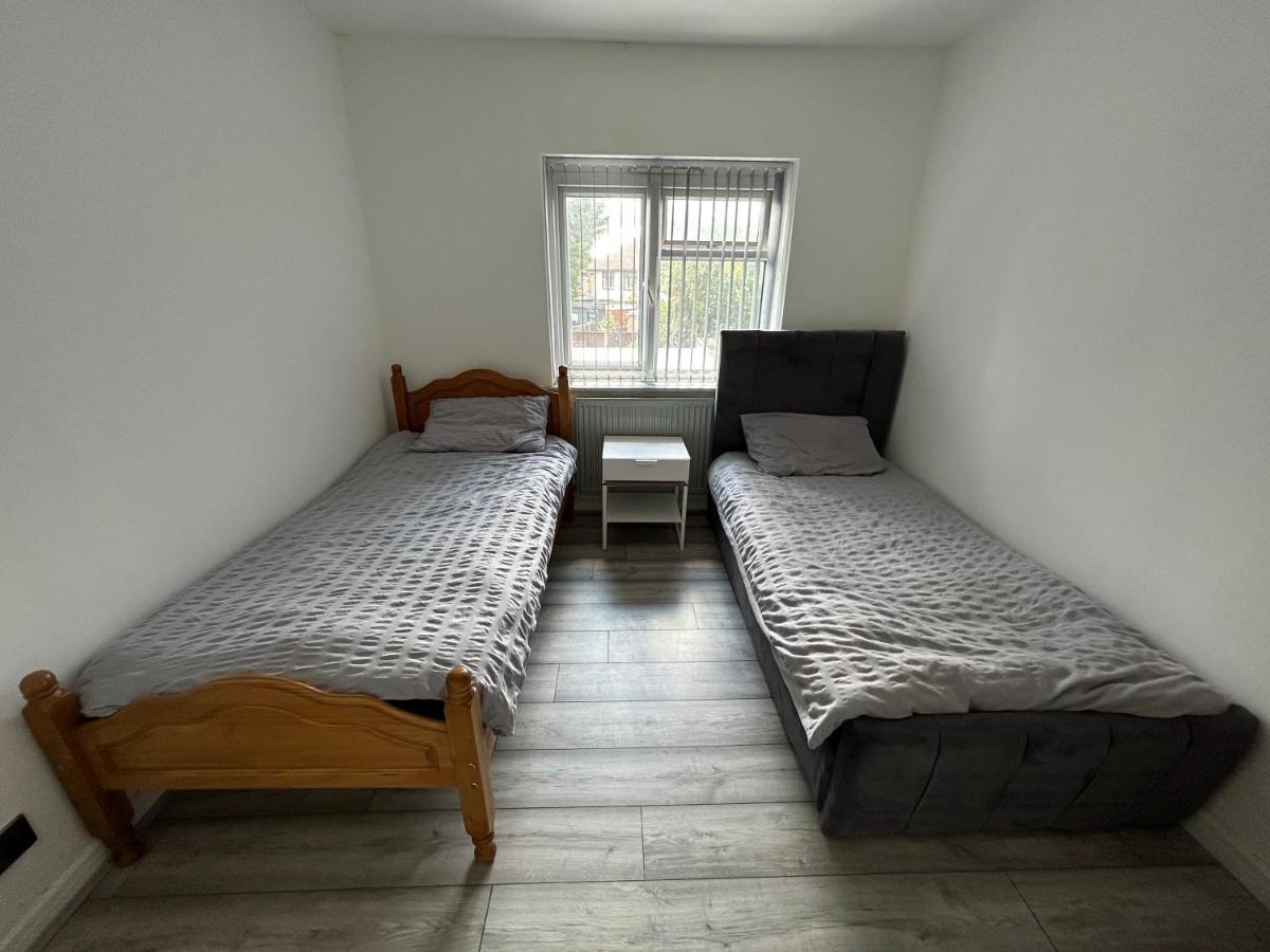 Lovely 3 Bedroom Entire Home With Street Parking - Close To Nec, Bhx Airport - Sleeps 6 Guests Ideal For Contractors & Families Birmingham Kültér fotó